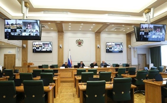 Совет Федерации продолжает держать на контроле ситуацию с лубяными культурами